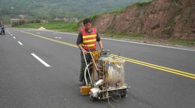 西安道路划线施工中